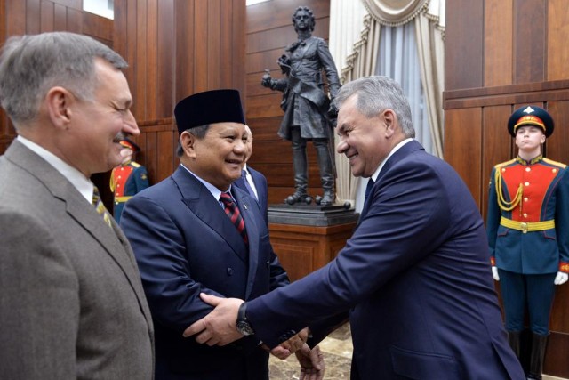 Tingkatkan Kerja Sama, Menhan Prabowo Temui Menhan Rusia